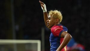 Lire la suite à propos de l’article FC Barcelone-Inter Milan : Alessandro Bastoni consacre Lamine Yamal comme « le meilleur joueur du monde »